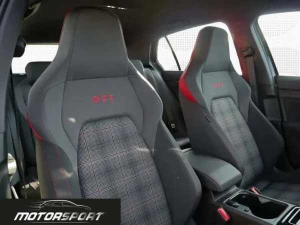 Volkswagen Golf GTI 2.0 TSI 245cv DSG - Anno: 12/2023 - Km: 8.300 - immagine 6