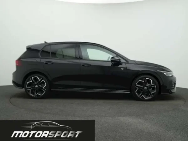 Volkswagen Golf 2.0 TDI 150cv DSG R-Line Facelift - Anno: 08/2024 - Km: 8.620 - immagine 8