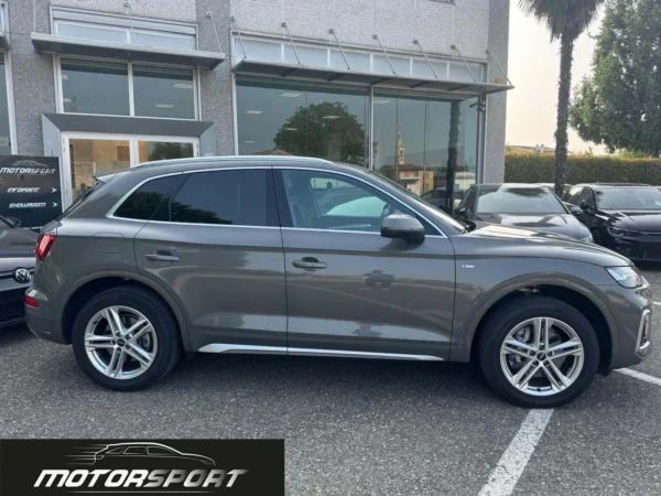 Audi Q5 40 TDI 204 CV quattro S tronic S Line - Anno: 01/2024 - Km: 17.700 - immagine 8