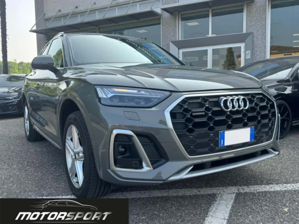 Audi Q5 40 TDI 204 CV quattro S tronic S Line - Anno: 01/2024 - Km: 17.700 - immagine 3