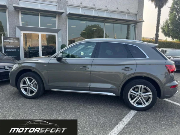 Audi Q5 40 TDI 204 CV quattro S tronic S Line - Anno: 01/2024 - Km: 17.700 - immagine 9