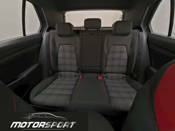 Volkswagen Golf GTI 2.0 TSI 245cv DSG - Anno: 04/2024 - Km: 27.950 - immagine 13