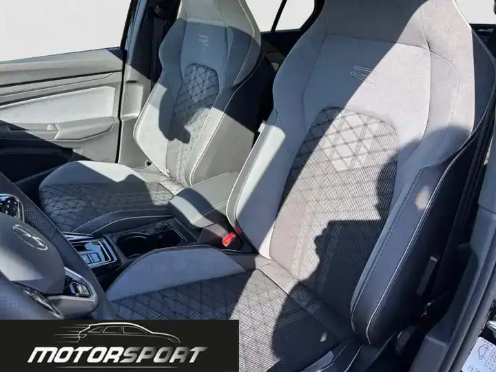 Volkswagen Golf R Line 1.5 eTSI 150 CV DSG Novembre 2023 25250 KM. - immagine 7